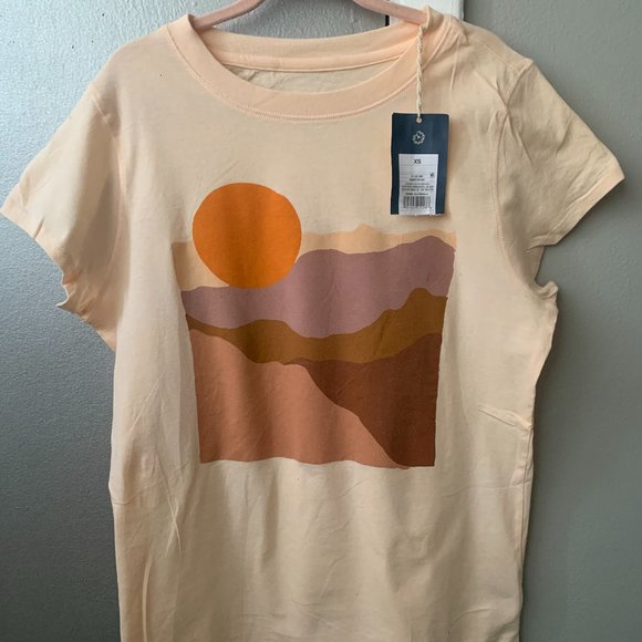 Universal Thread (By Target) Tops - Sunset T-Shirt